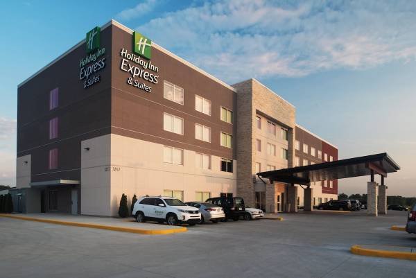 Holiday Inn Express & Suites Kingdom City